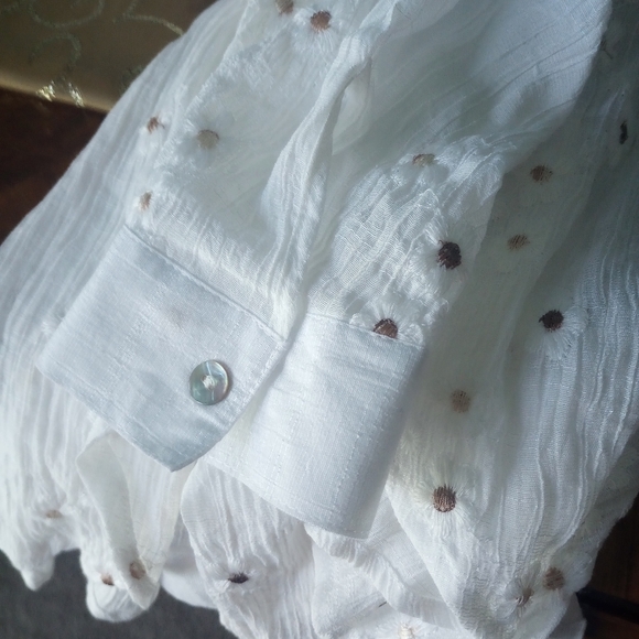 Hope Spring White Embroidery Floral Lady Top. - Picture 4 of 5